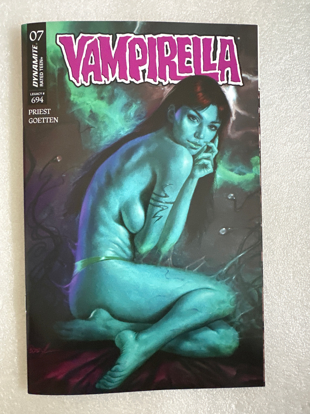 Vampirella #7 Vol 8 UV Parrillo FOC Bonus Variant Dynamite 2026