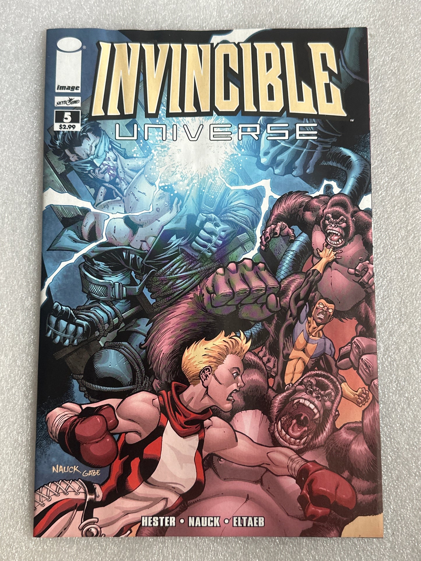 Invincible Universe #5 Image 2013