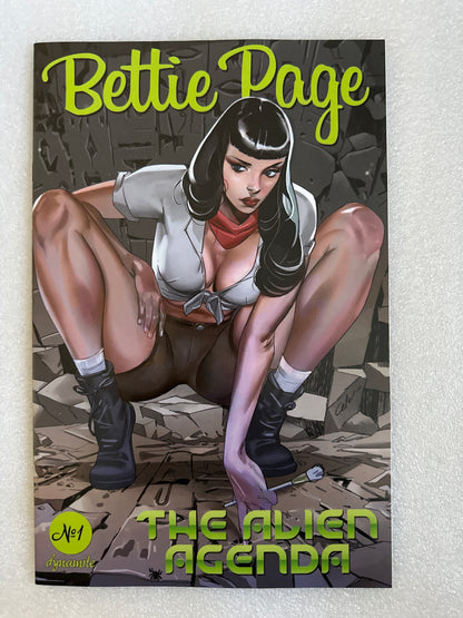 Bettie Page The Alien Agenda #1 SM1 Homage Trade Variant Dynamite 2022