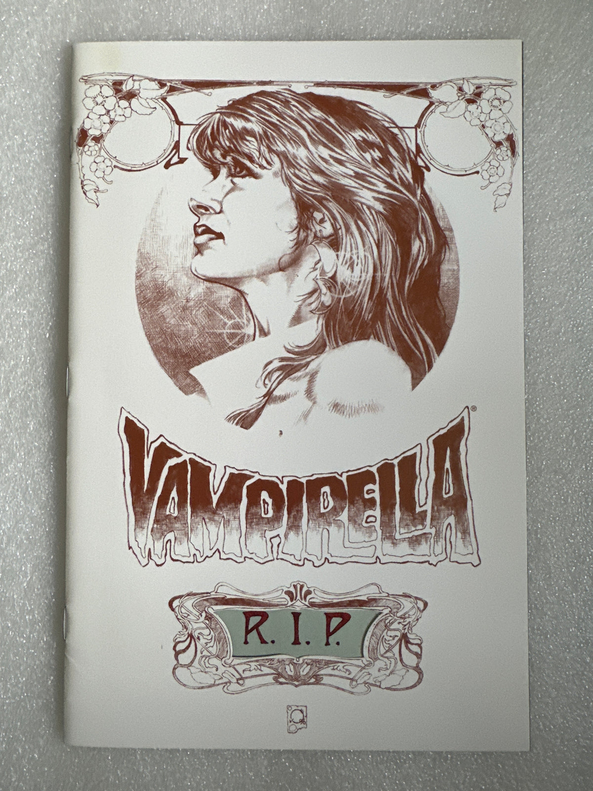 Vampirella Lives #1 RIP Diecut Variant Cover Harris Comics 1996
